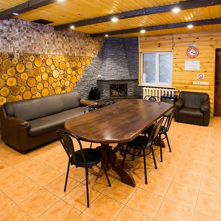 Todiresti  Sv Hotel, Restaurant & Airport Parking מראה חיצוני תמונה
