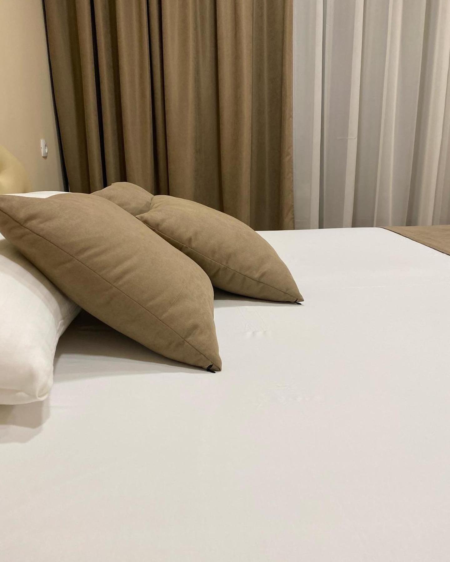 Todiresti  Sv Hotel, Restaurant & Airport Parking מראה חיצוני תמונה