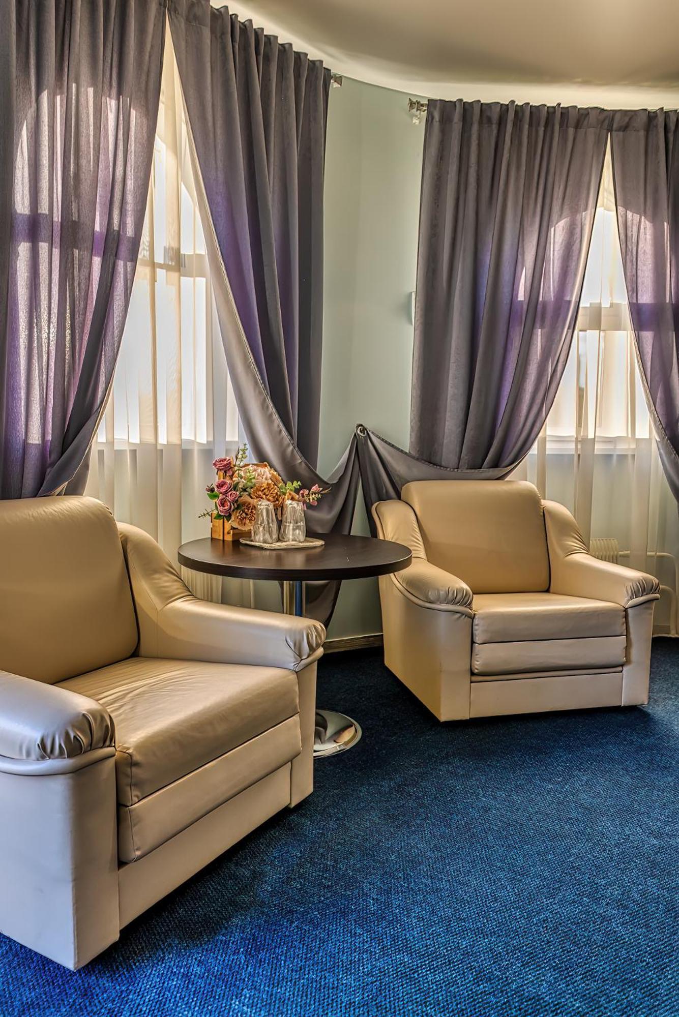 Todiresti  Sv Hotel, Restaurant & Airport Parking מראה חיצוני תמונה