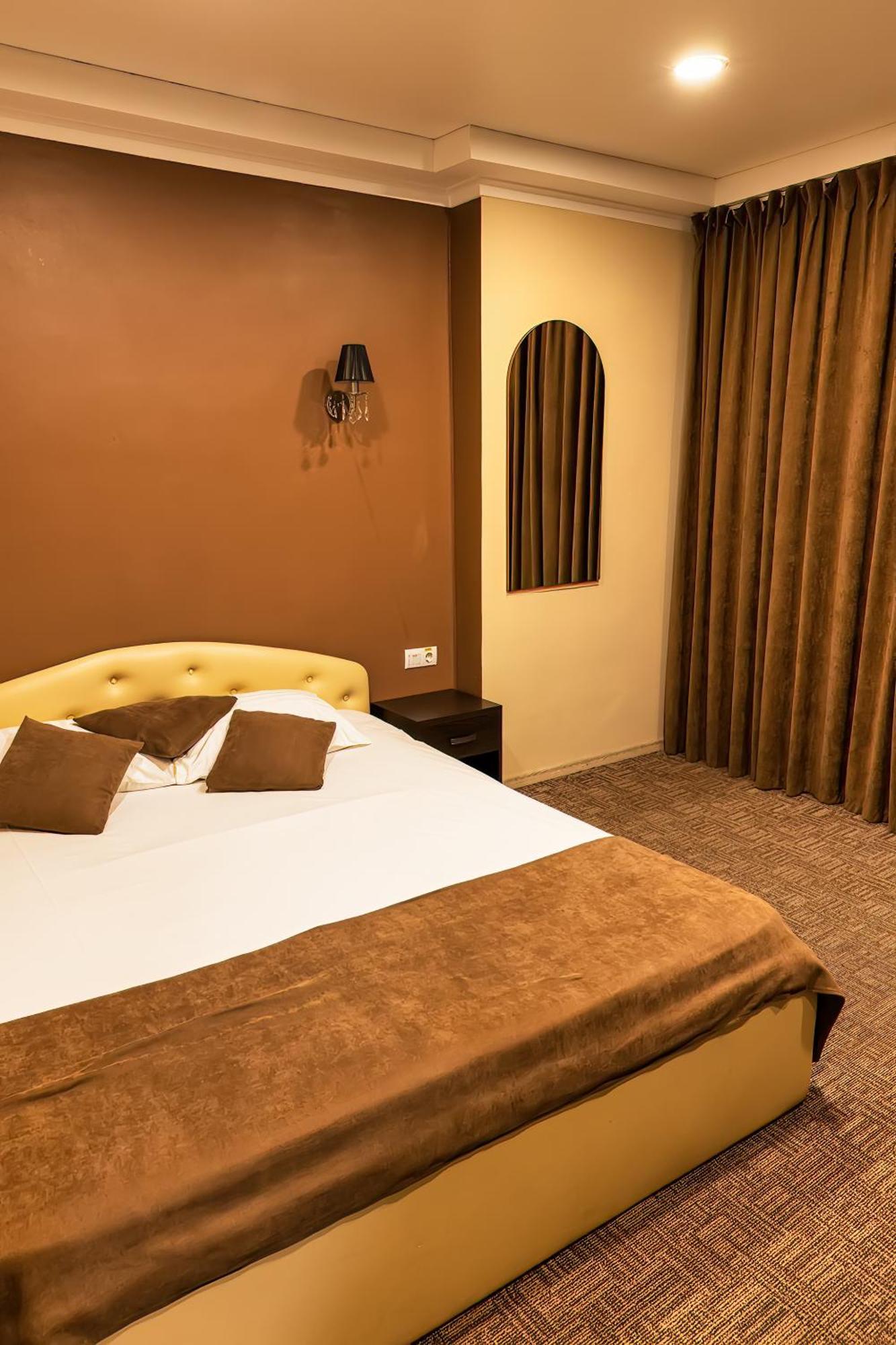 Todiresti  Sv Hotel, Restaurant & Airport Parking מראה חיצוני תמונה