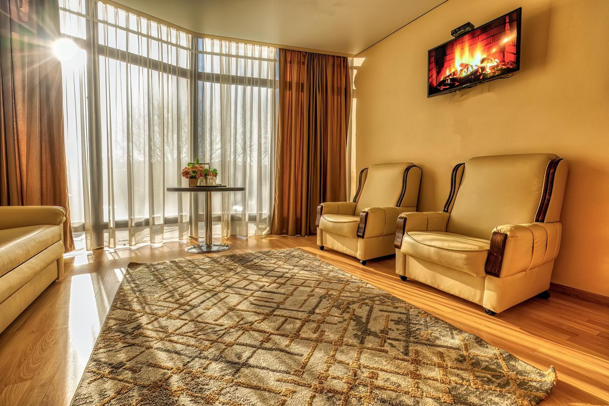 Todiresti  Sv Hotel, Restaurant & Airport Parking מראה חיצוני תמונה