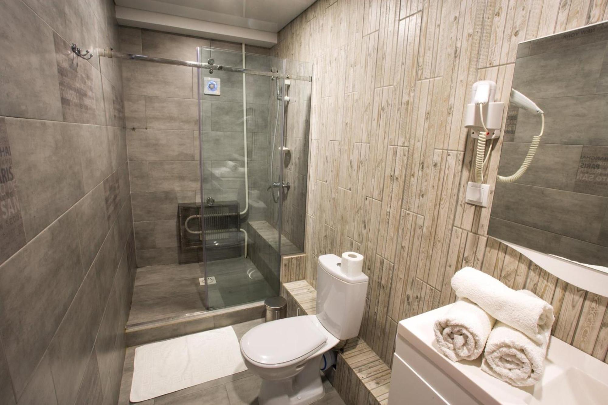 Todiresti  Sv Hotel, Restaurant & Airport Parking מראה חיצוני תמונה